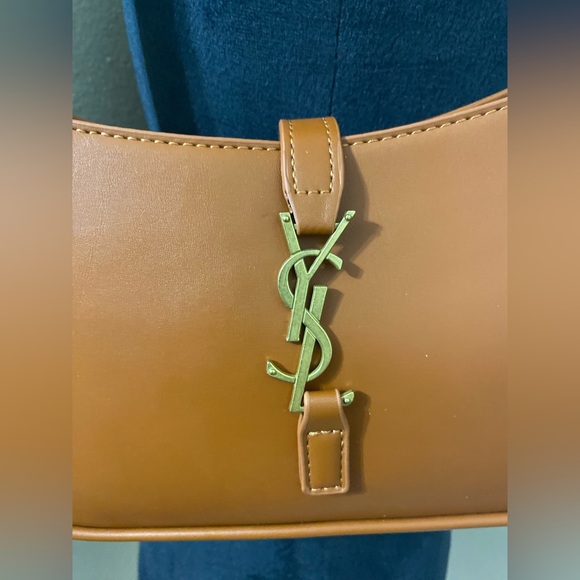 Fashion Elegant Tan Leather ParisLe 5 a 7 Mono Antique Gold Shoulder Bag - Picture 12 of 12